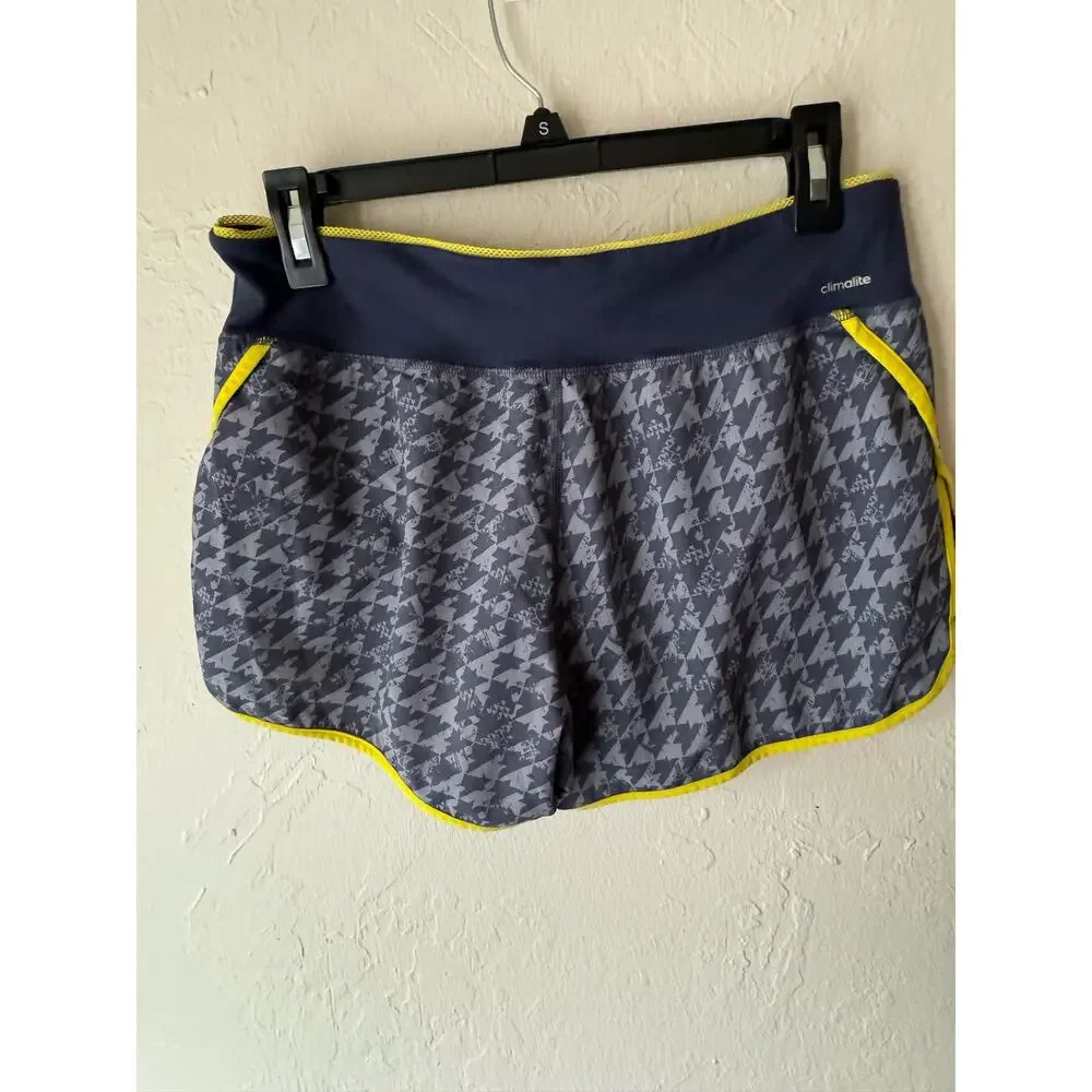 Adidas Women's Shorts in Grey Geometric Pattern Size M